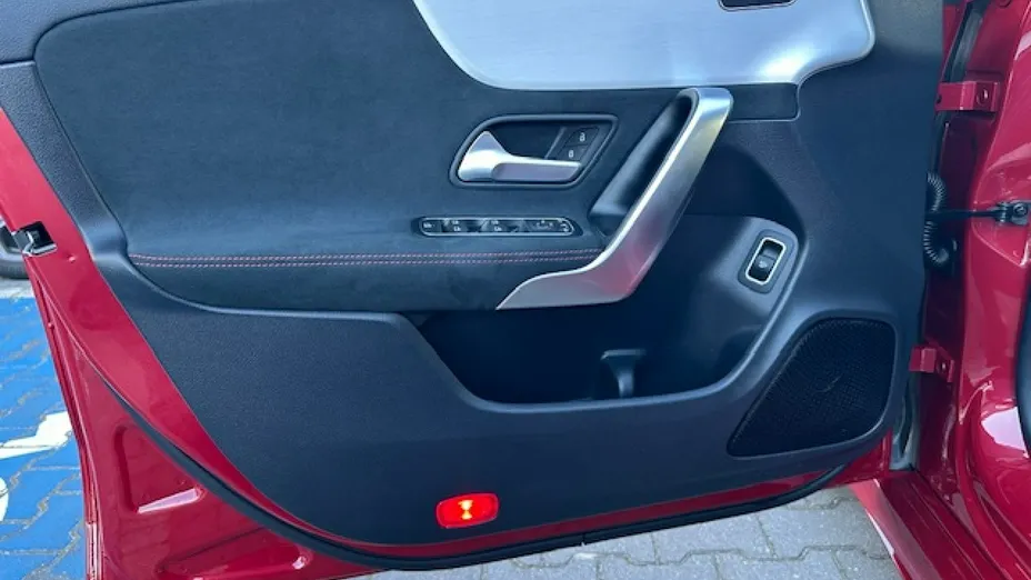 MERCEDES-BENZ CLA -