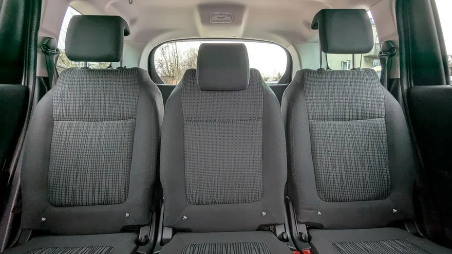 PEUGEOT 5008 -