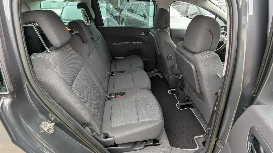 PEUGEOT 5008 -