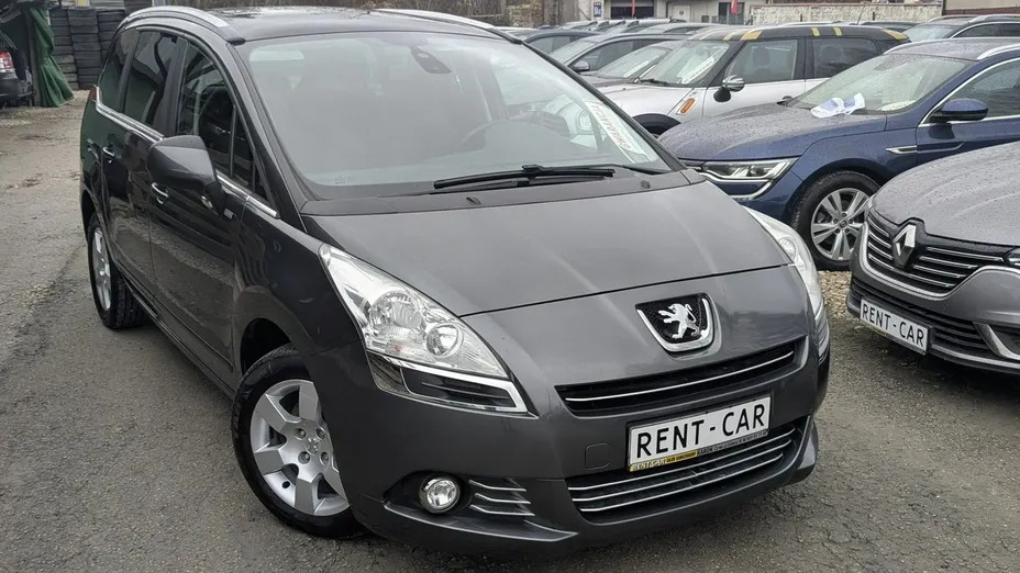 PEUGEOT 5008 -