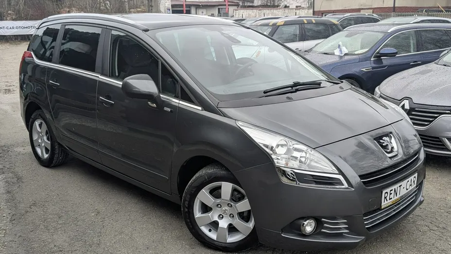 PEUGEOT 5008 -