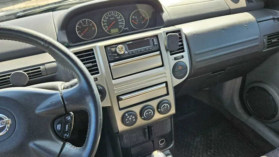 NISSAN X-Trail -