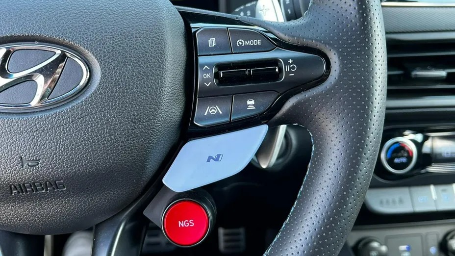 HYUNDAI Kona -
