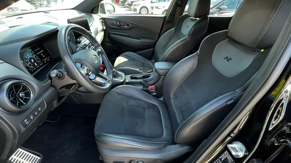 HYUNDAI Kona -