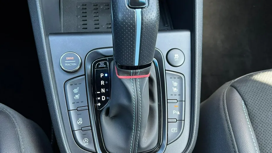 HYUNDAI Kona -