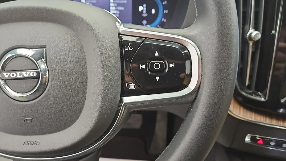 VOLVO XC60 -