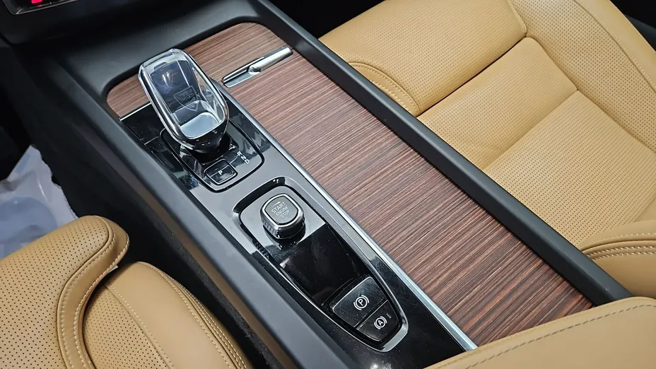 VOLVO XC60 -