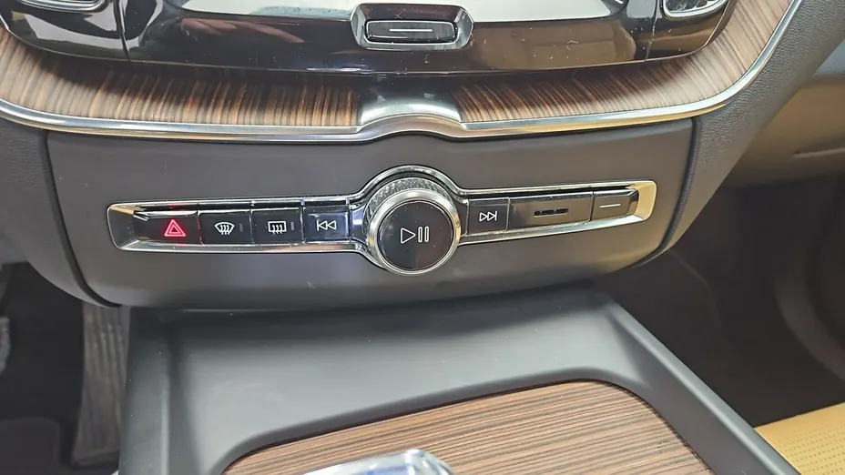 VOLVO XC60 -
