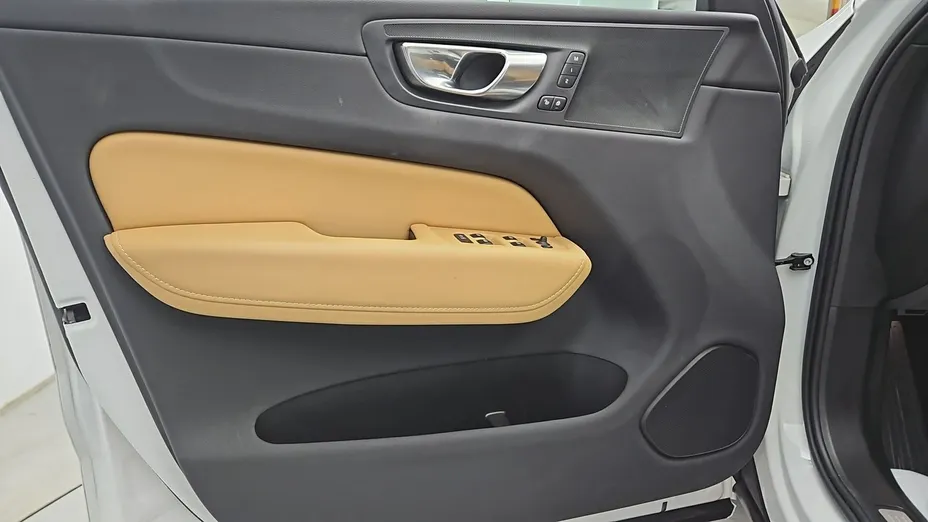 VOLVO XC60 -