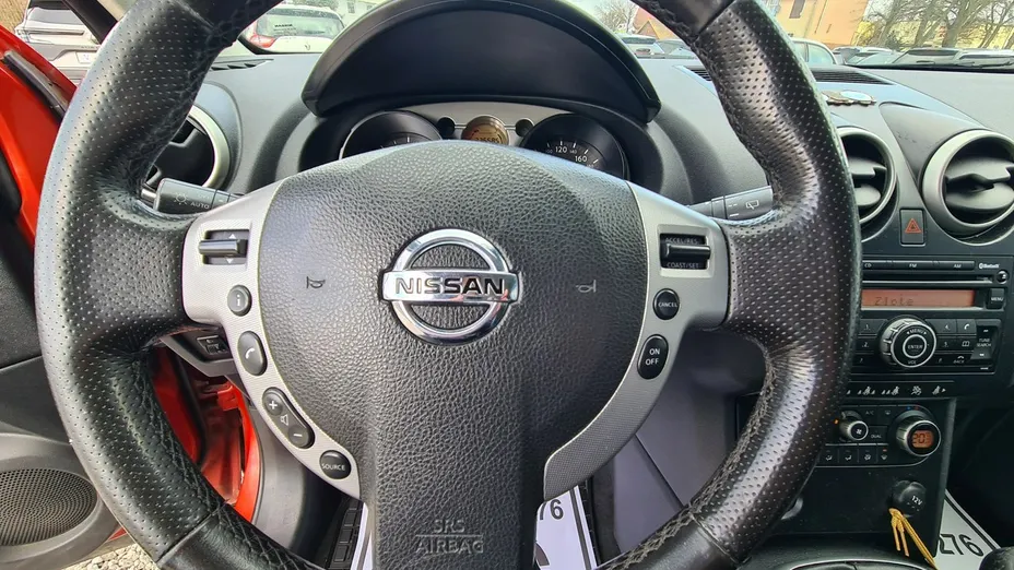 NISSAN Qashqai -