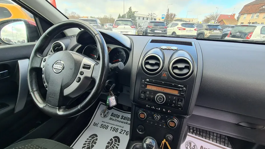 NISSAN Qashqai -