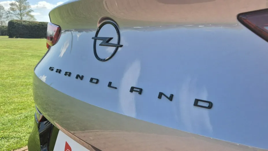 OPEL Grandland X -