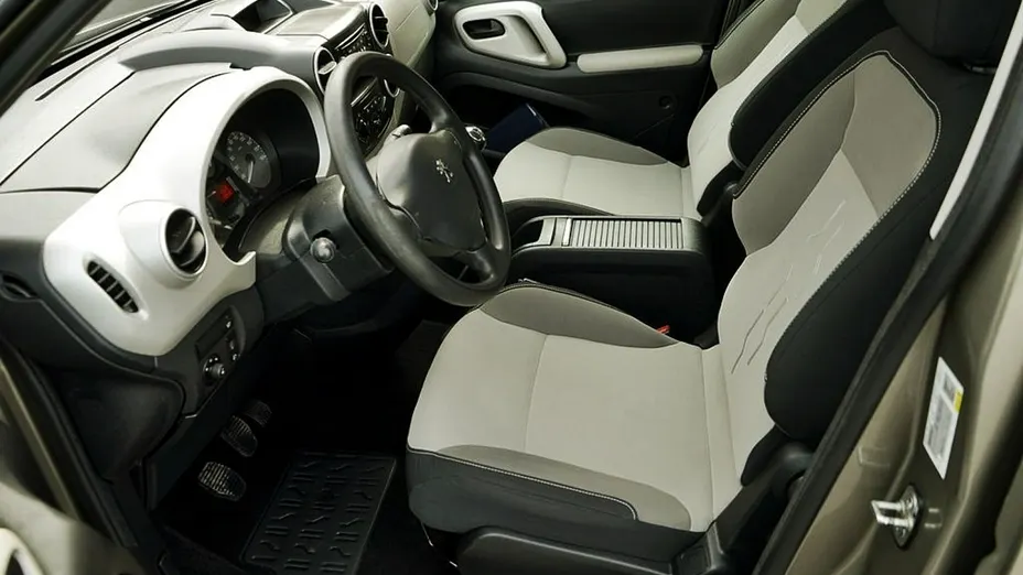 PEUGEOT Partner -