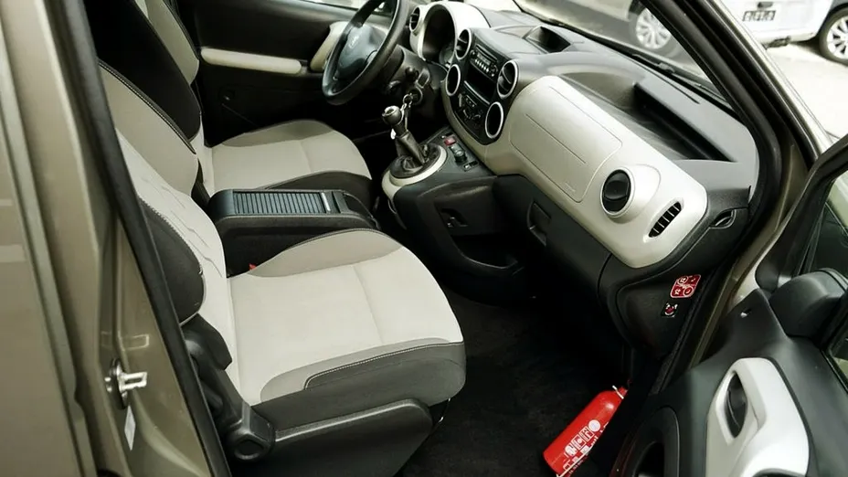 PEUGEOT Partner -