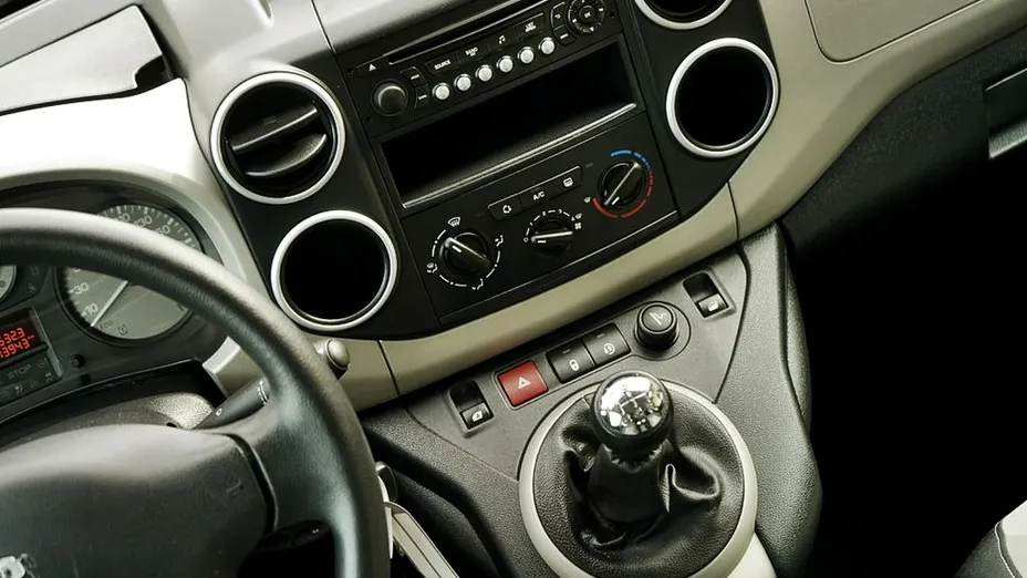 PEUGEOT Partner -