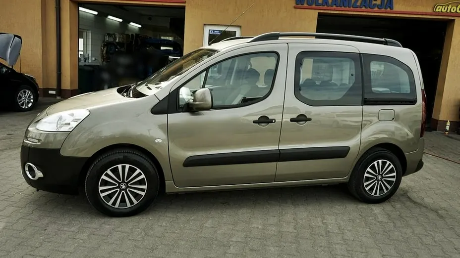 PEUGEOT Partner -