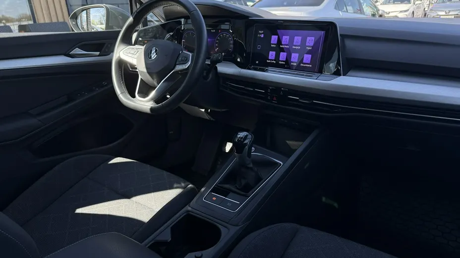 VOLKSWAGEN Golf -