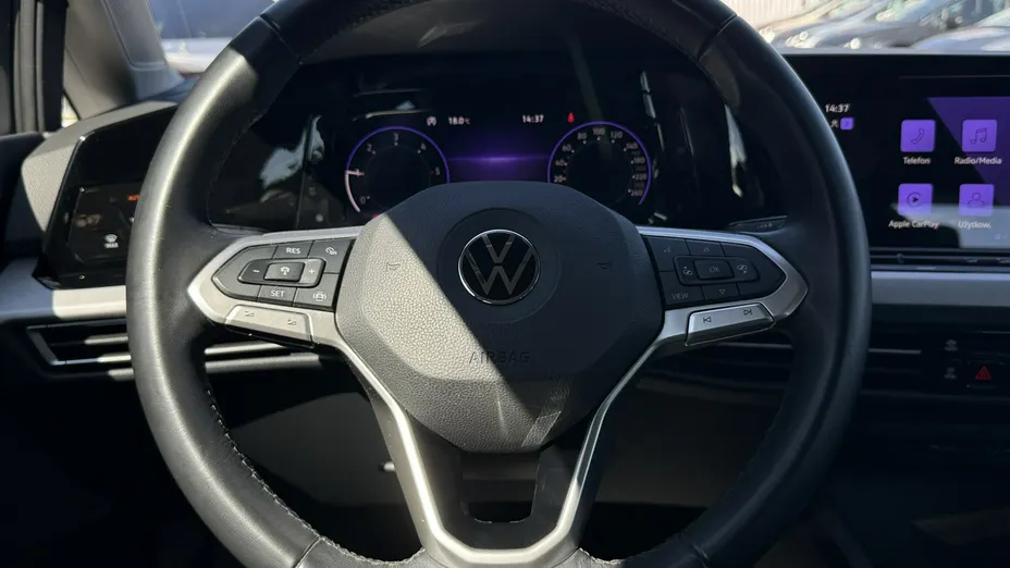 VOLKSWAGEN Golf -