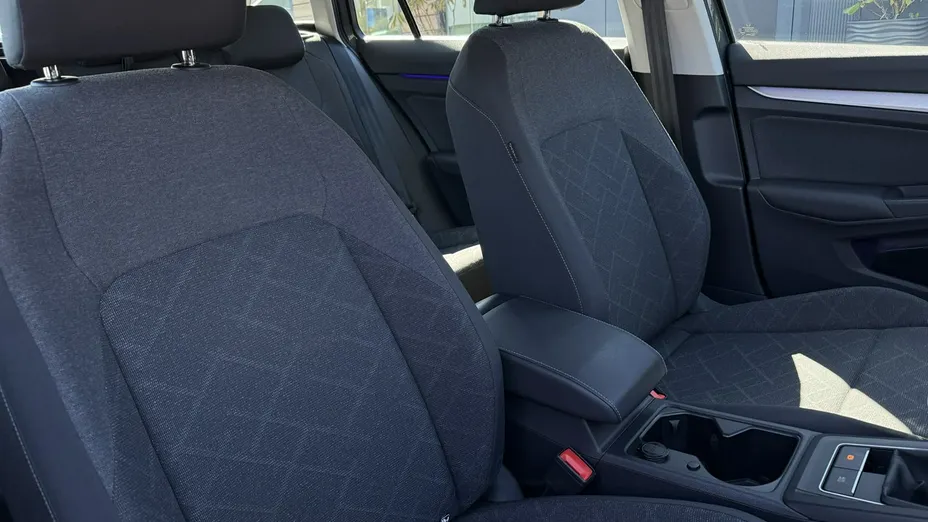 VOLKSWAGEN Golf -