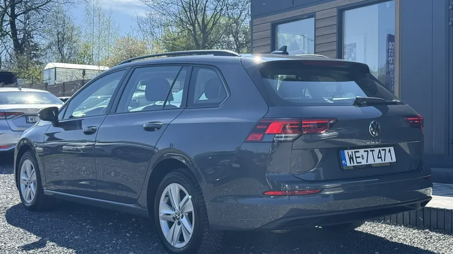 VOLKSWAGEN Golf -