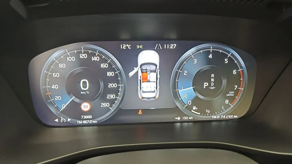 VOLVO XC40 -