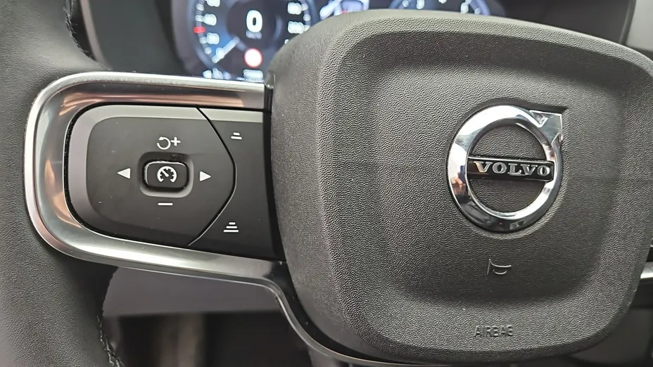 VOLVO XC40 -