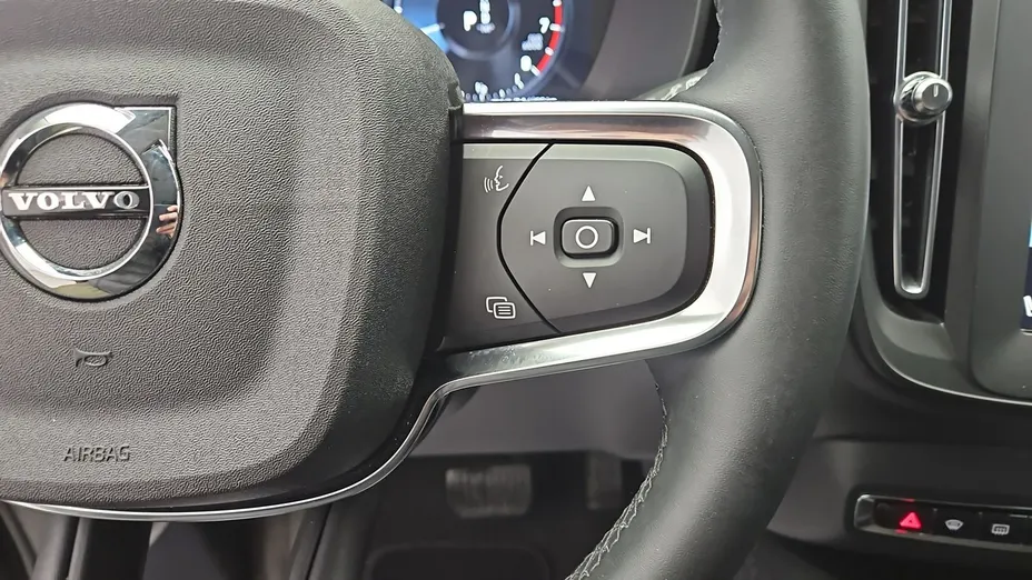 VOLVO XC40 -