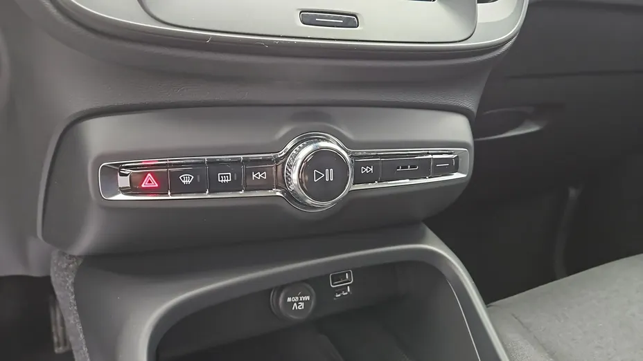 VOLVO XC40 -
