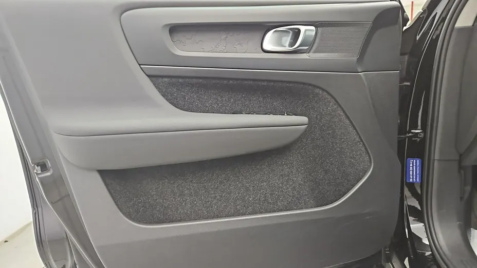 VOLVO XC40 -