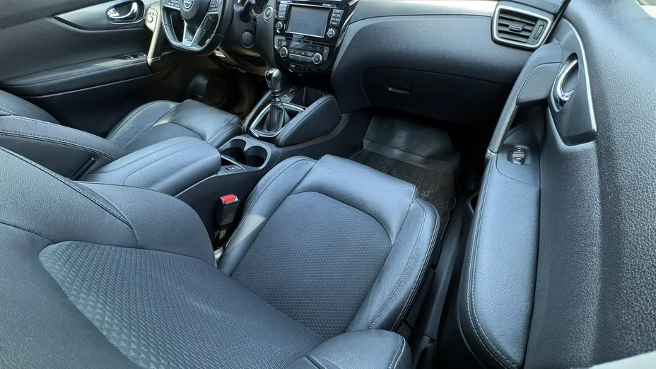 NISSAN Qashqai -