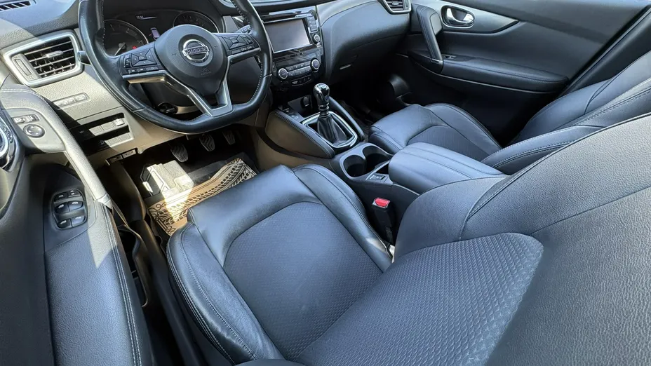 NISSAN Qashqai -