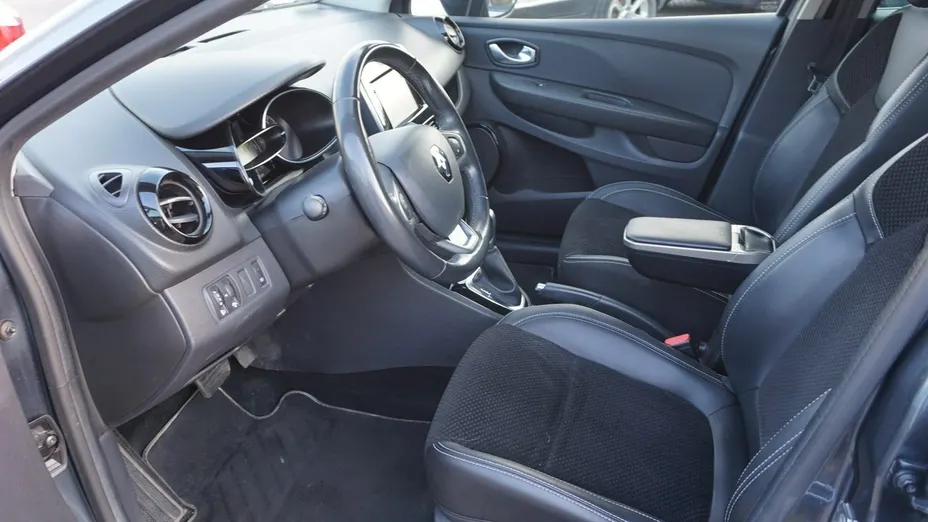 RENAULT Clio -