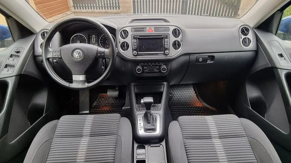 VOLKSWAGEN Tiguan -