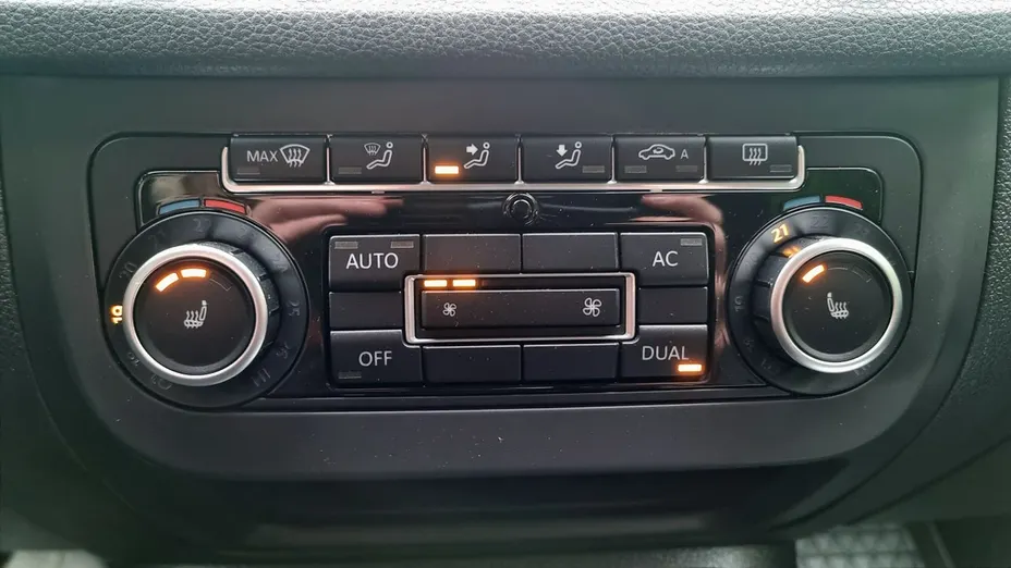 VOLKSWAGEN Tiguan -