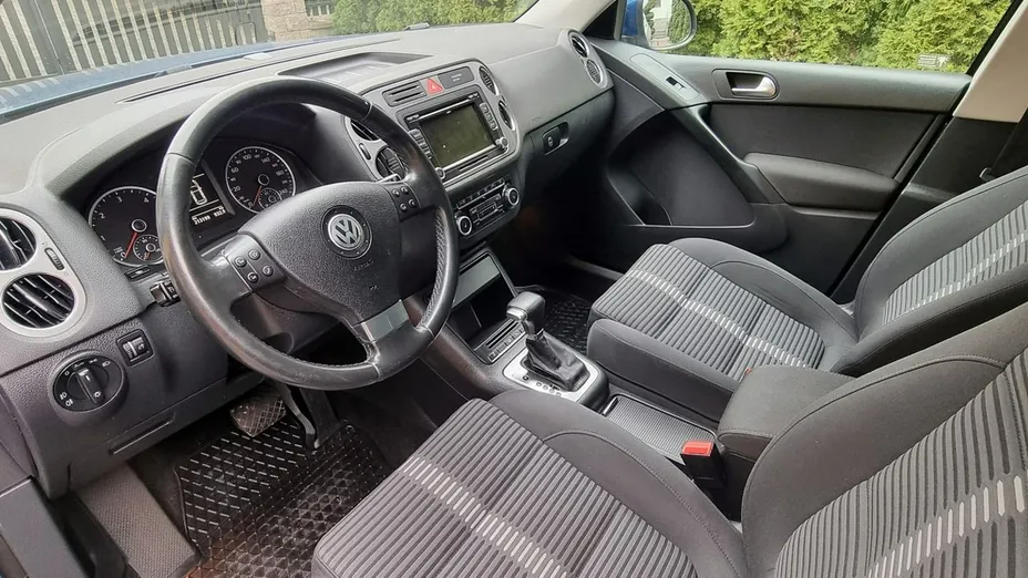 VOLKSWAGEN Tiguan -
