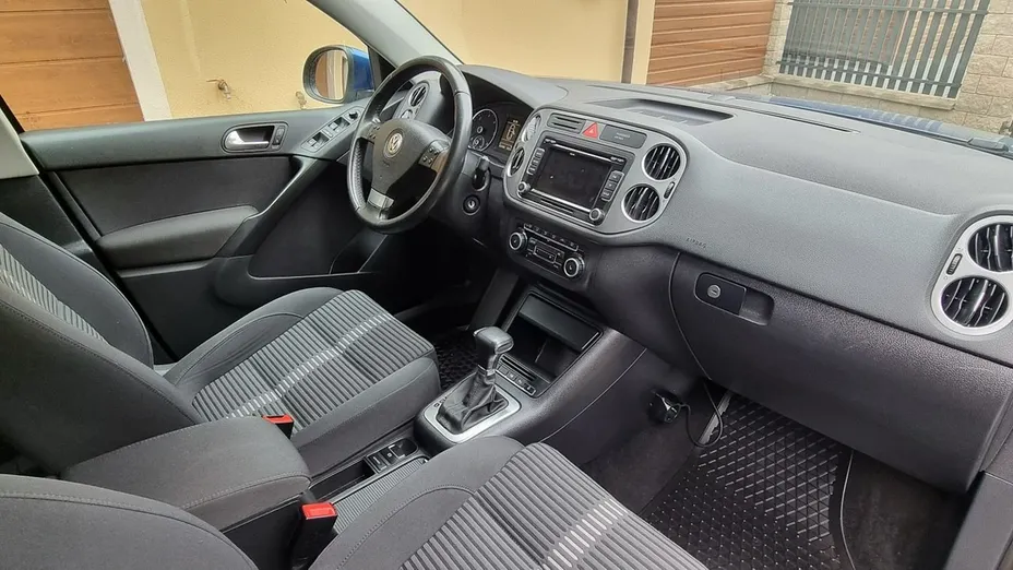 VOLKSWAGEN Tiguan -
