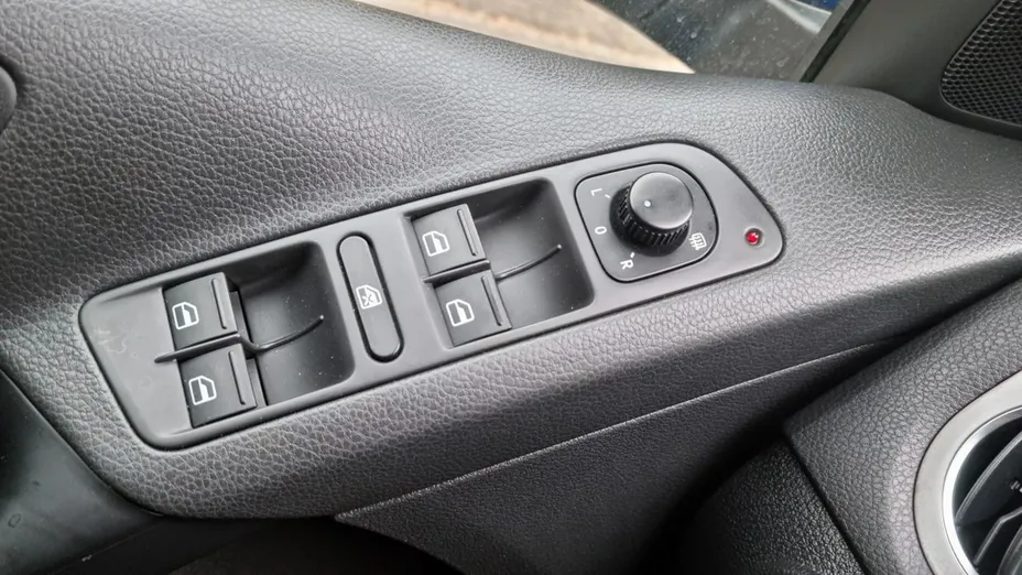 VOLKSWAGEN Tiguan -
