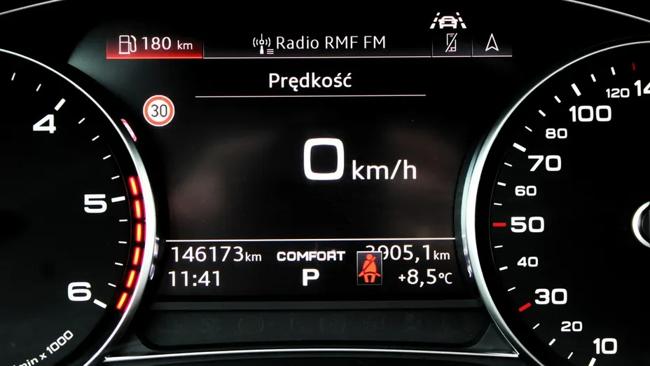 AUDI A6 -
