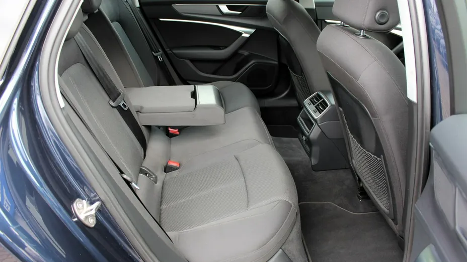 AUDI A6 -