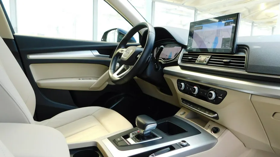 AUDI Q5 -