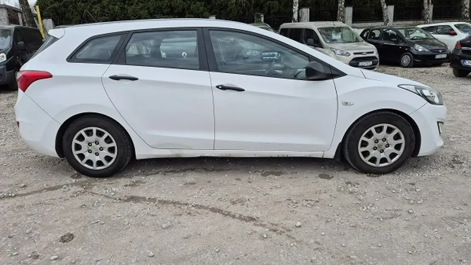 HYUNDAI i30 -