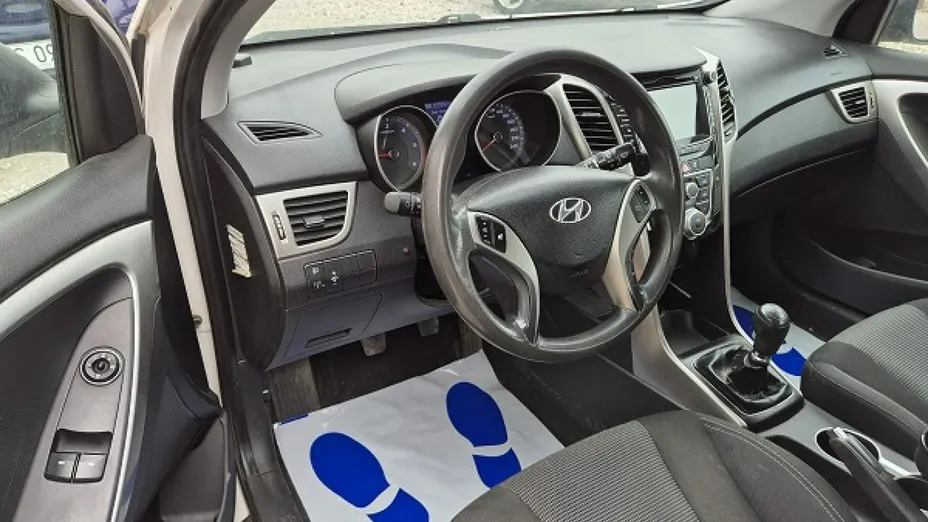 HYUNDAI i30 -