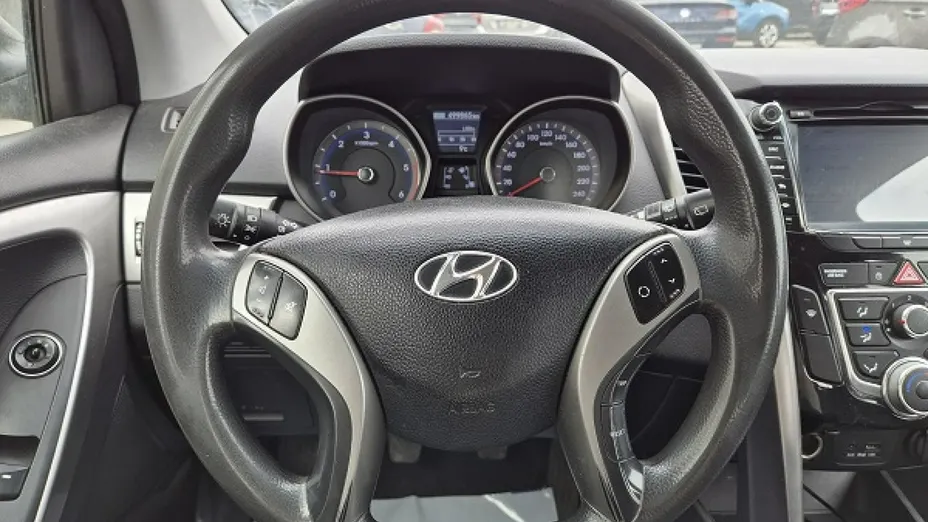 HYUNDAI i30 -