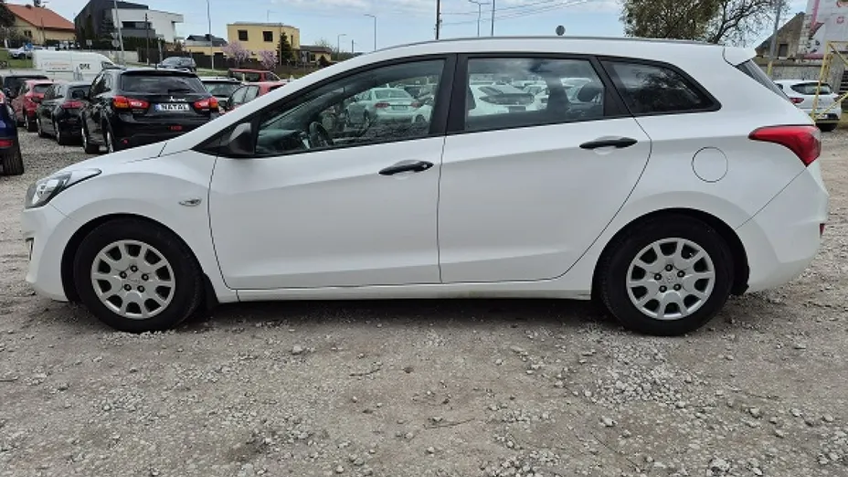 HYUNDAI i30 -