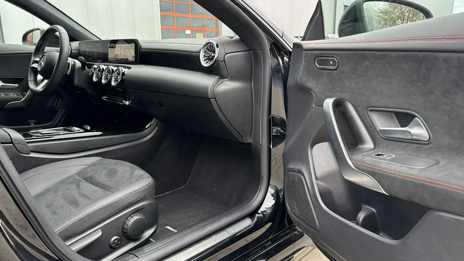 MERCEDES-BENZ CLA -