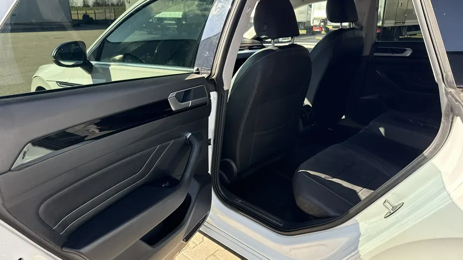 VOLKSWAGEN Arteon -