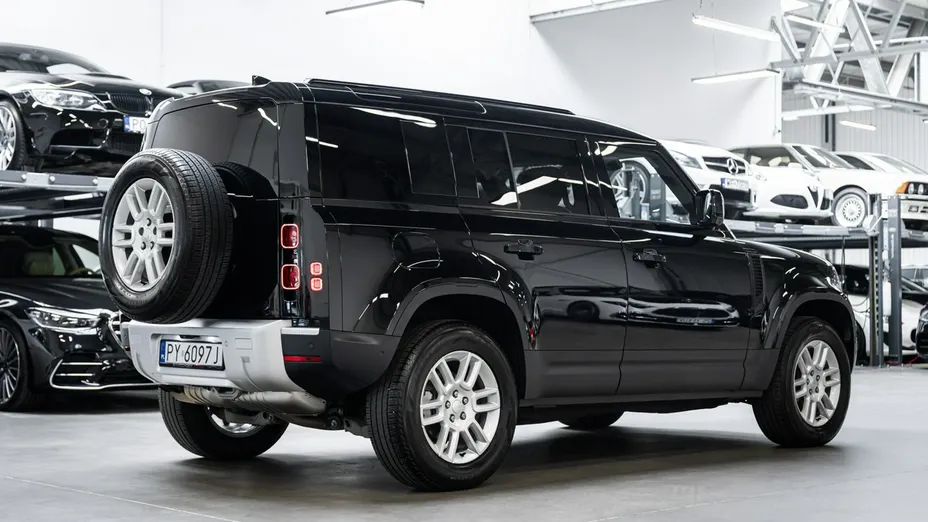 LAND ROVER Defender -
