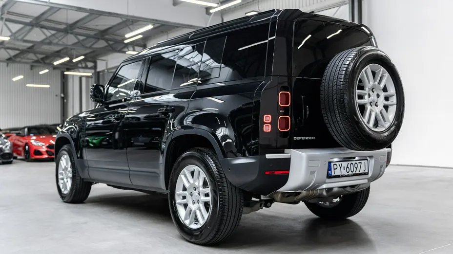 LAND ROVER Defender -