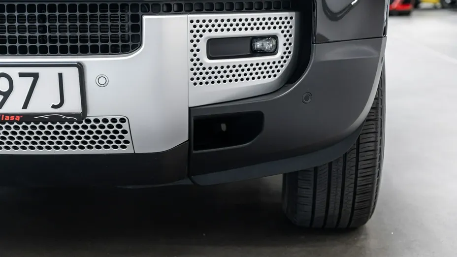 LAND ROVER Defender -