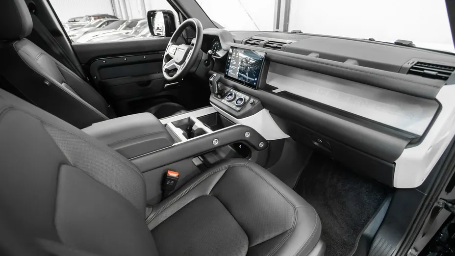 LAND ROVER Defender -